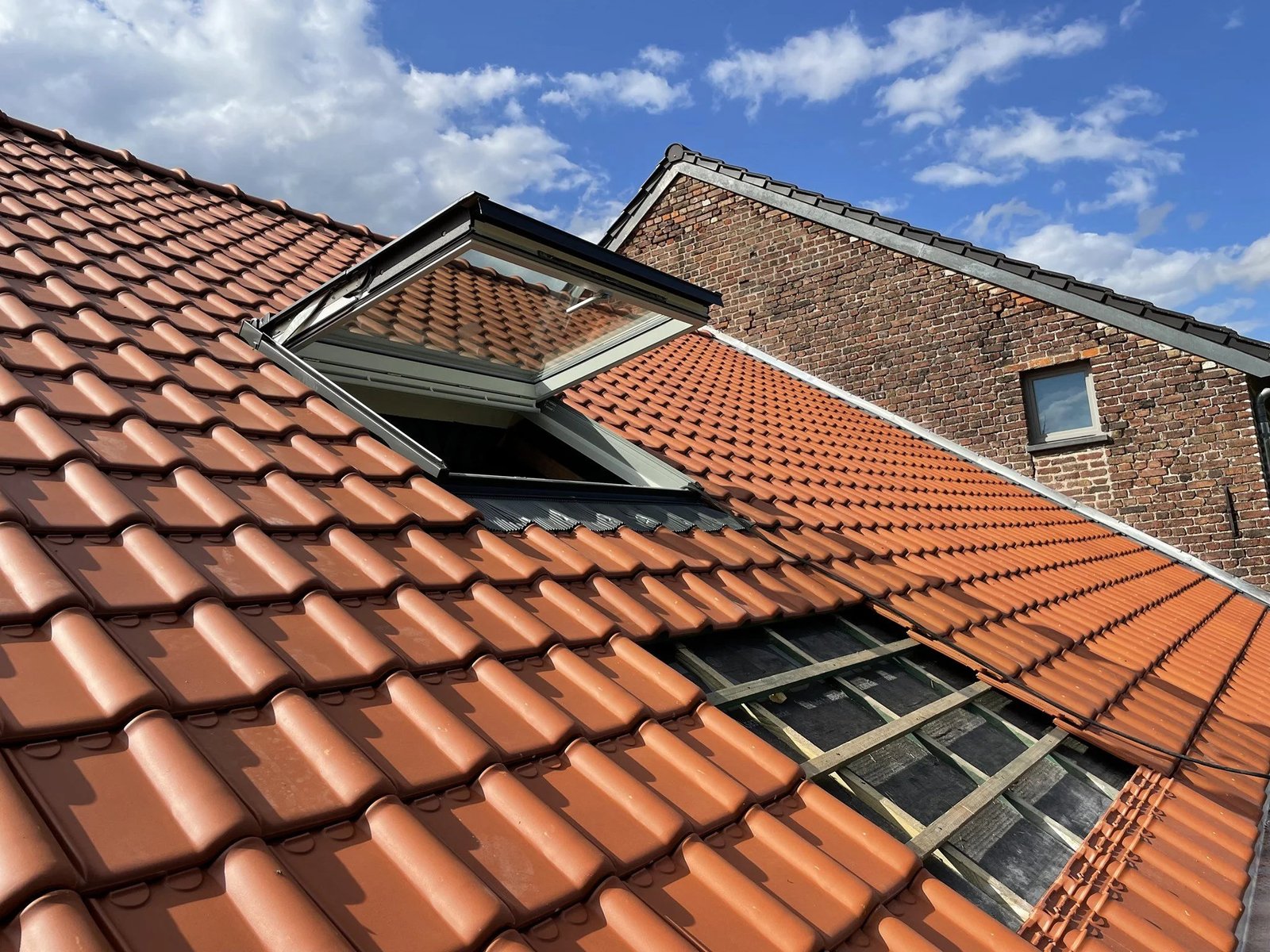 Installation professionnelle d'une fenêtre de toit Velux
