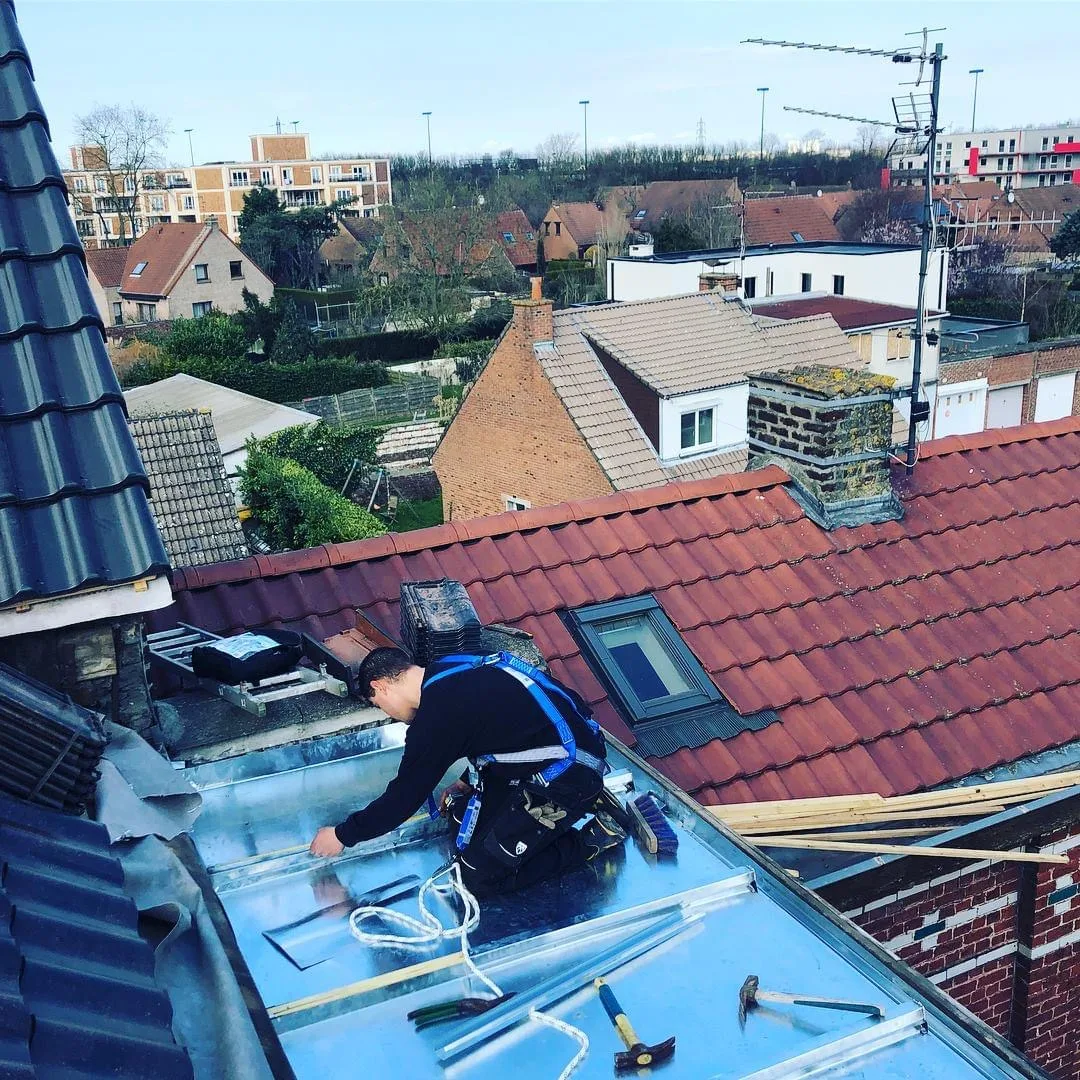 Travaux de zinguerie professionnelle sur toiture